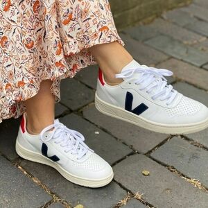 Vejas V-10 Sneakers with Red Back Detail, Size 38 EUR.